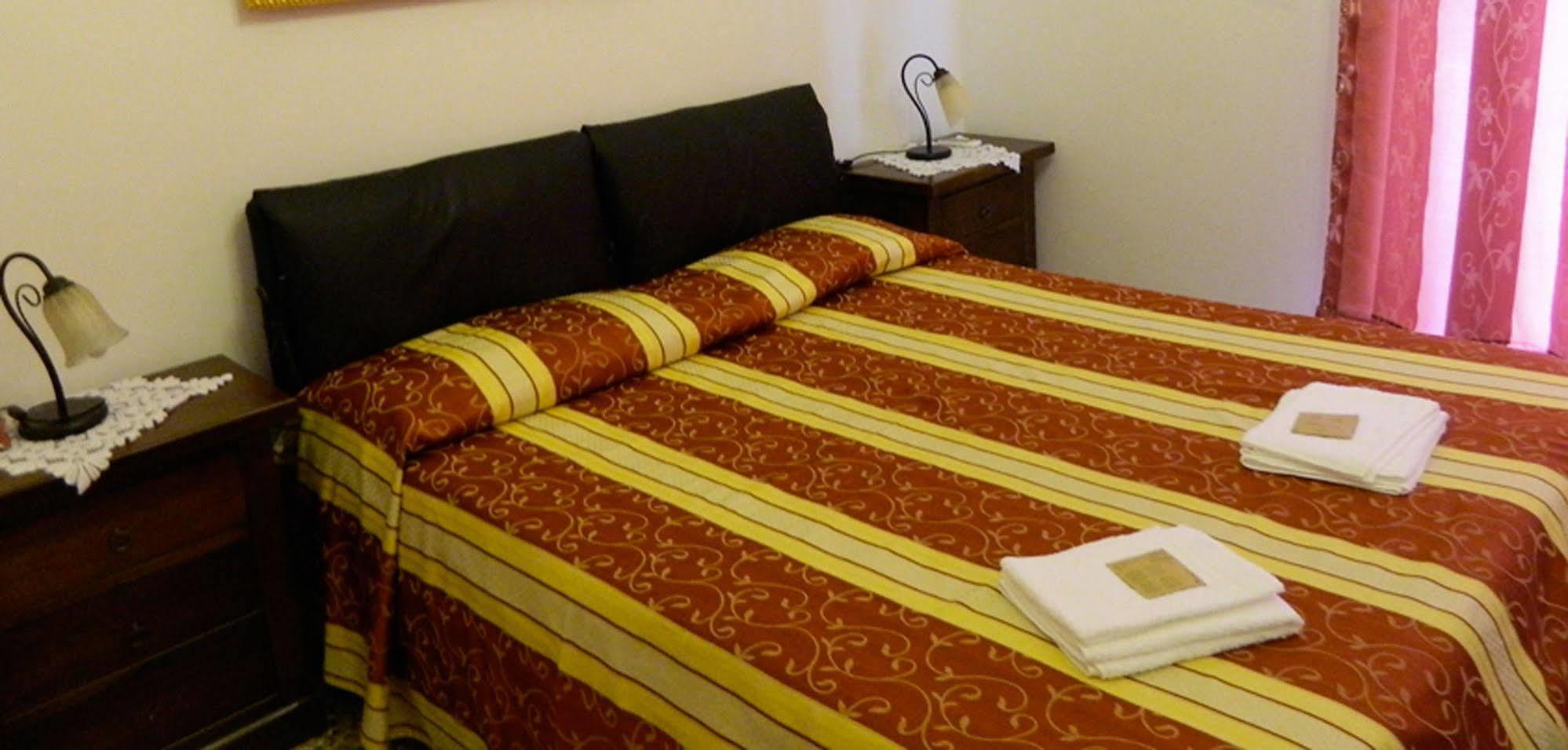 Crispi Rooms Catane Extérieur photo