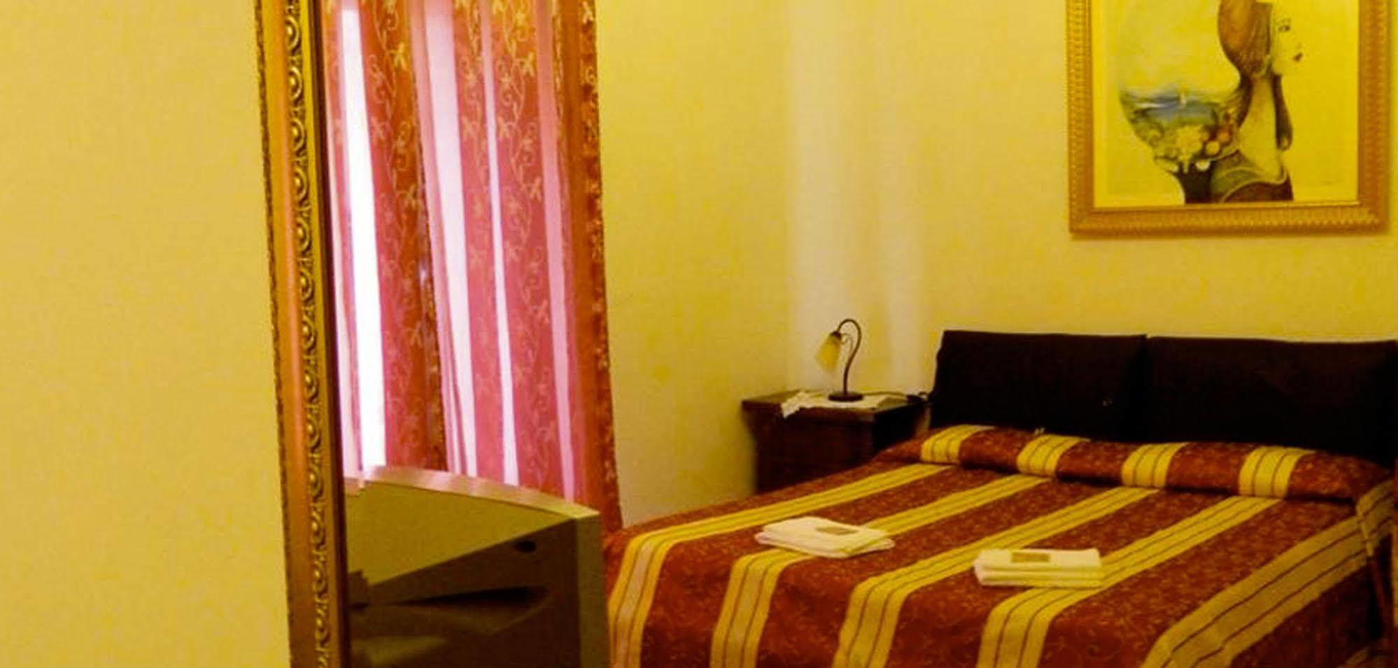 Crispi Rooms Catane Extérieur photo